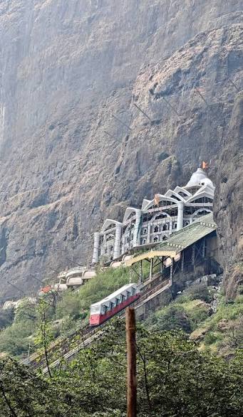 Mumbai To Saptashrungi Vani Cab Service